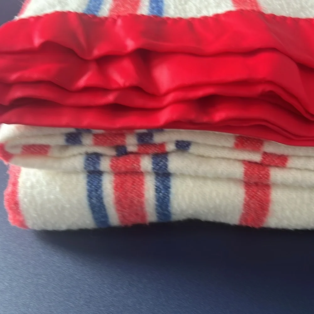 Stevens Utica Vintage Stripped Acrylic‎ Double Satin Trim Blanket 88